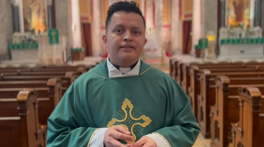 Sacerdote nicaragüense exiliado ofrecerá eucaristía por monseñor Álvarez, en Chicago