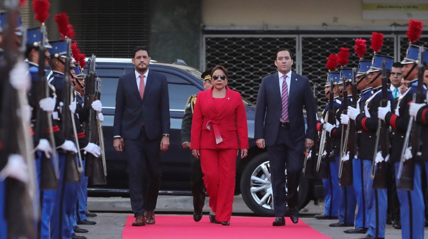 Castro encabeza los actos conmemorativos a los 202 años de la independencia de Honduras