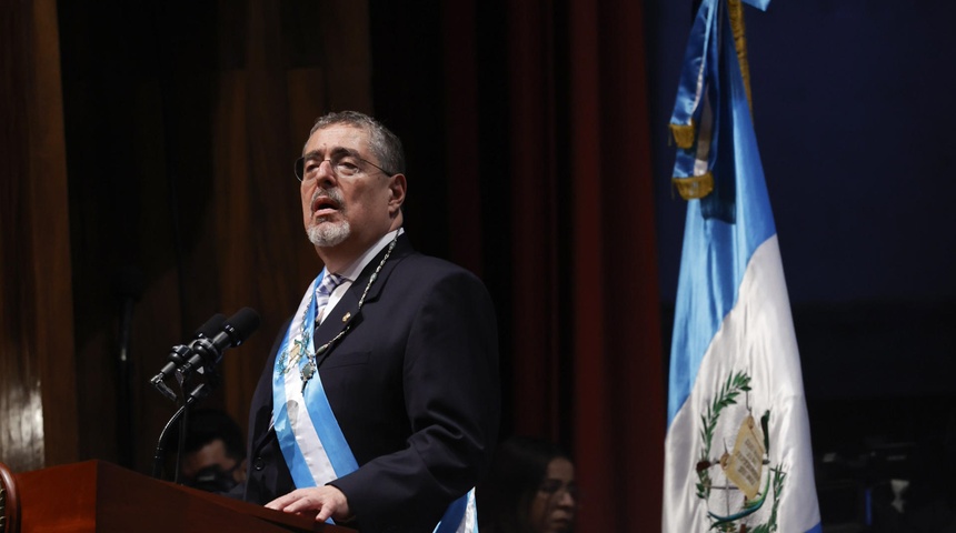 El presidente de Guatemala finalmente investido, sin la presencia de Felipe VI y de Boric