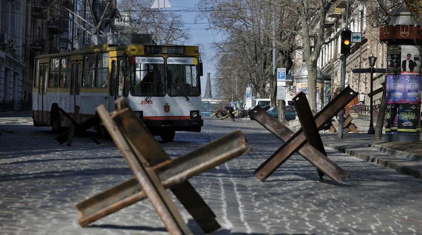 Kiev resiste el embate ruso y el oeste de Ucrania retoma cierta normalidad