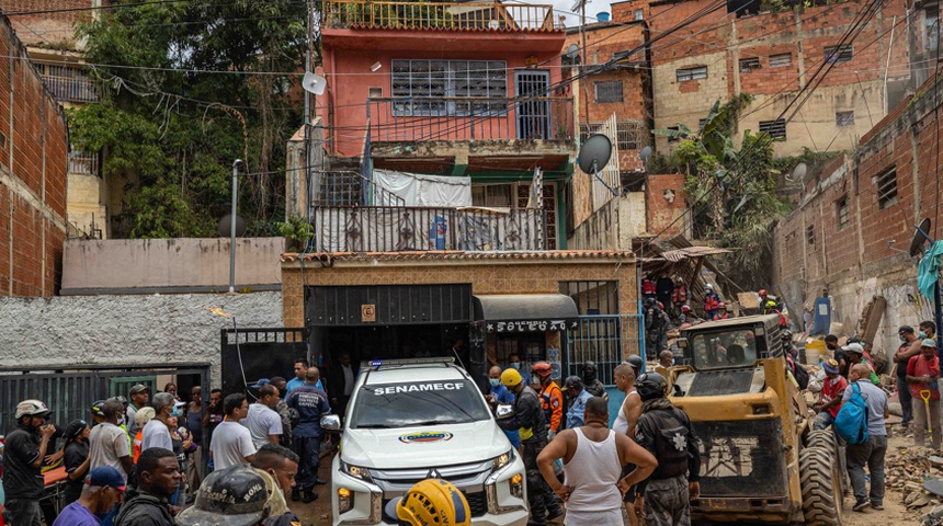 Seis muertos y 22 heridos por el derrumbe de una edificación en mayor favela de Venezuela