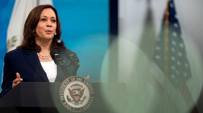 Harris: EE.UU. debe responder ante las destituciones de jueces en El Salvador