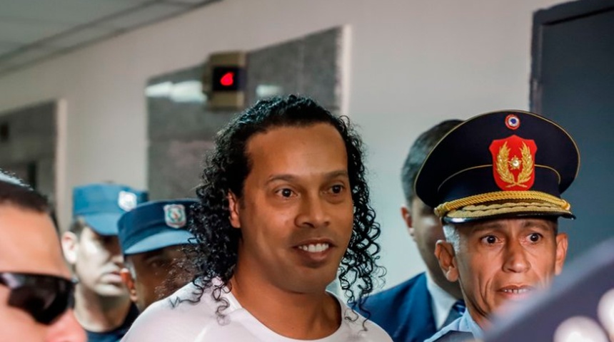 Liberan al exfutbolista Ronaldinho en Paraguay