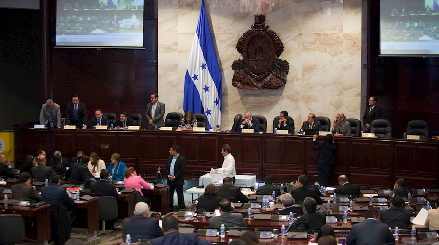 Eligen en Honduras polémica directiva en Parlamento, Xiomara Castro denuncia "traición"