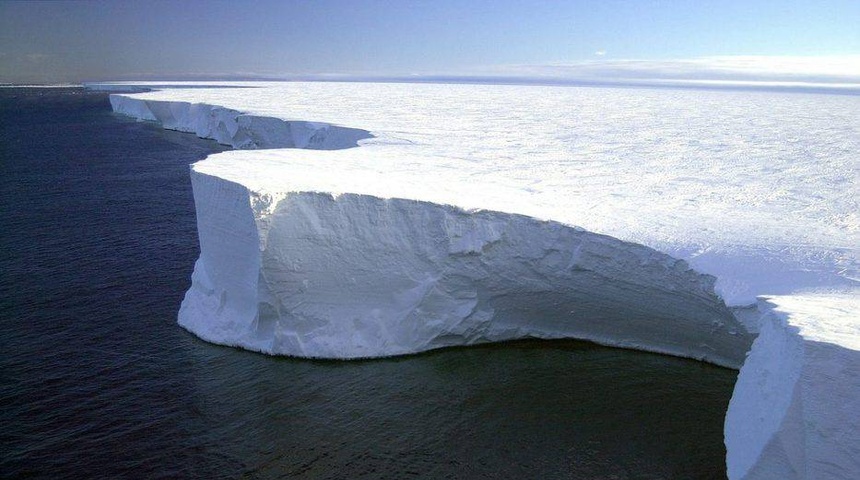 El iceberg más grande del mundo se desprende de la Antártida