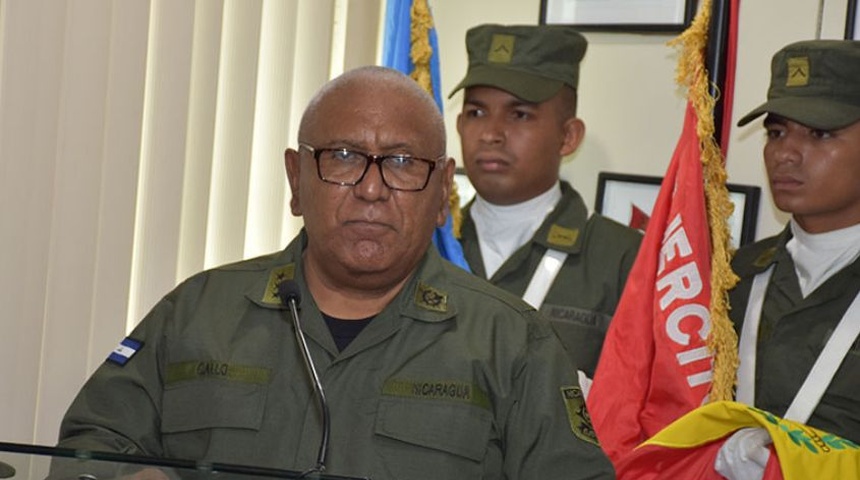 Daniel Ortega asciende al coronel Lester Vidal al grado militar de General de Brigada