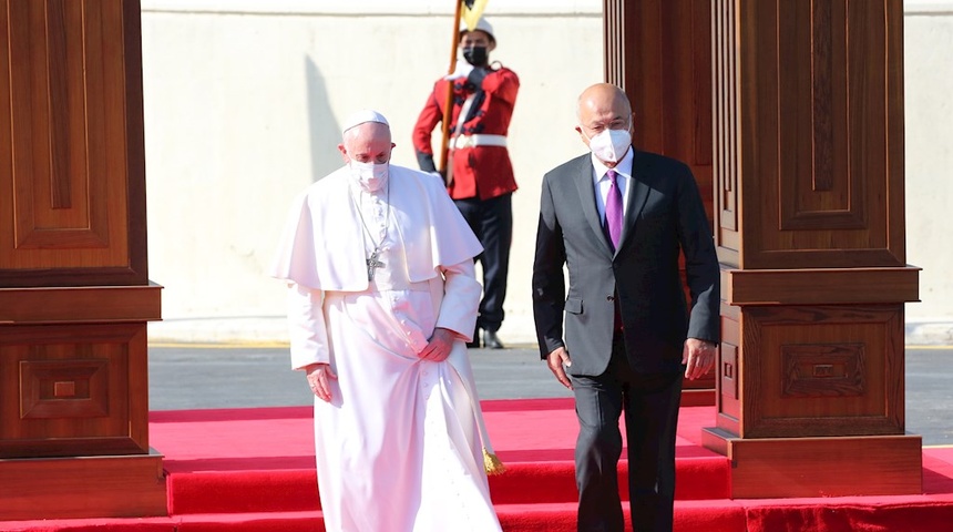 El papa llega a Irak: Era un deber viajar a esta tierra martirizada