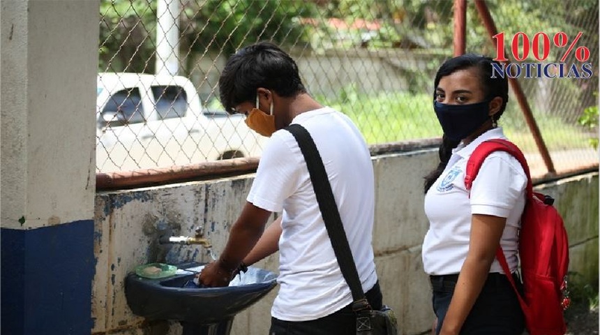 Médicos nicaragüenses insisten en suspensión de clases para reducir nuevos casos COVID-19