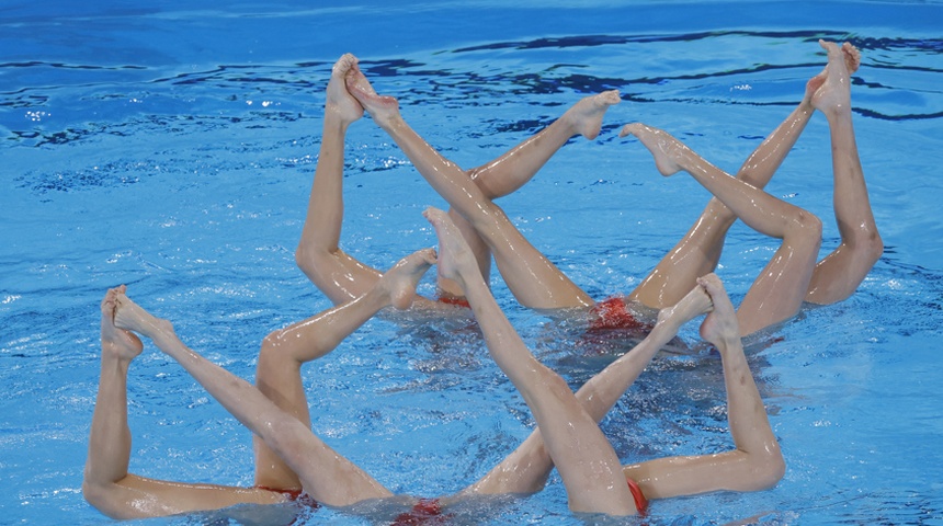 China logra su primer oro en la competición de conjuntos de natación artística