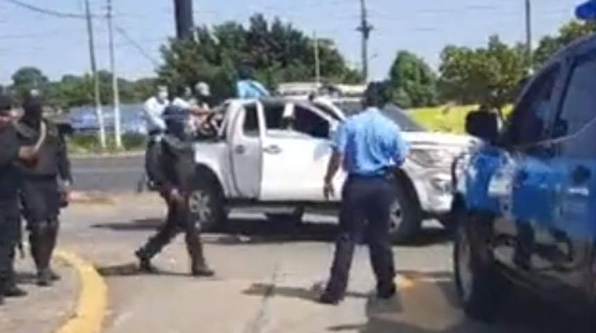 Policía decomisa banderas, camisetas y mascarillas con emblemas del FDN