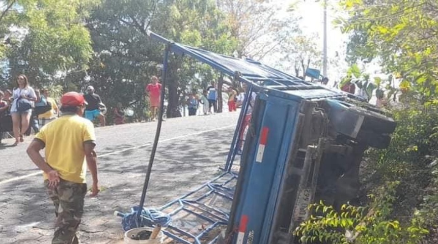 Nicaragua: 14 personas resultaron lesionadas en vuelco de camión en San Francisco del Norte, Chinandega