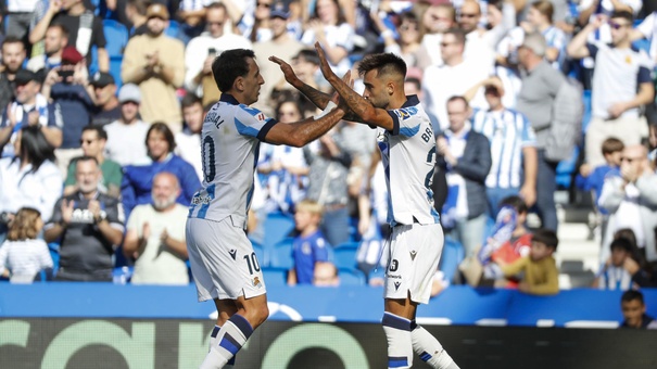 real sociedad celebra gol