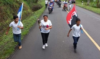 obligan niños portar bandera fsln recorrido antorcha