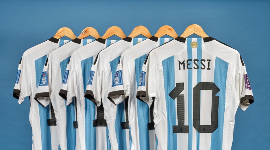 Vendidas por 7,8 millones de dólares seis camisetas llevadas por Messi en Qatar 2022