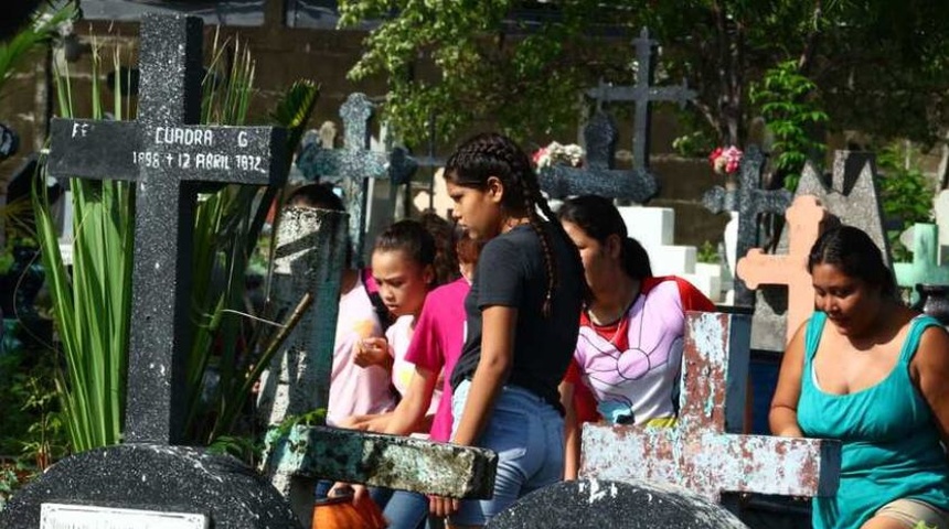 Policía prohíbe misas en los cementerios en el día de los fieles difuntos