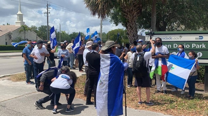 Nicas en Miami realizan planton por libertad de Nicaragua