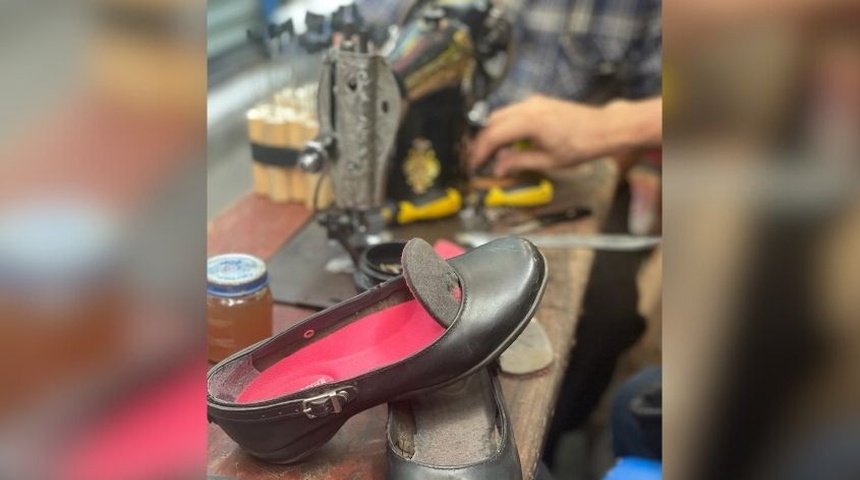 Reparación de zapatos, una solución económica para el regreso a clases