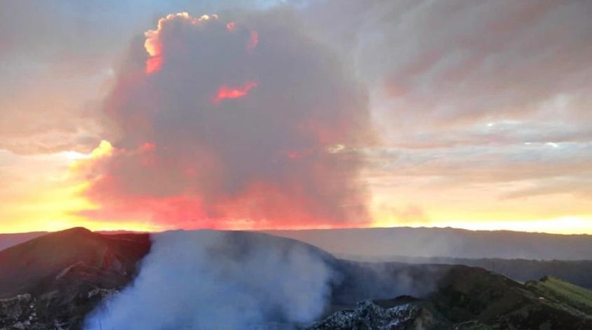 Reportan llamas, gases y sismicidad constante en el Volcán Masaya