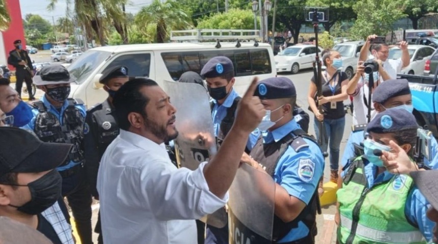 Policía reprime piquete expres de la opositora Unidad Nacional