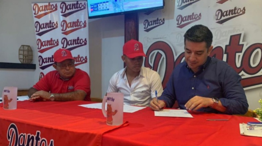 Pitcher de La Paz Centro firma con los Yankees de Nueva York