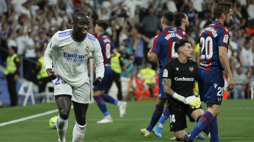 4-0. El Real Madrid deja al Levante al borde del descenso al descanso