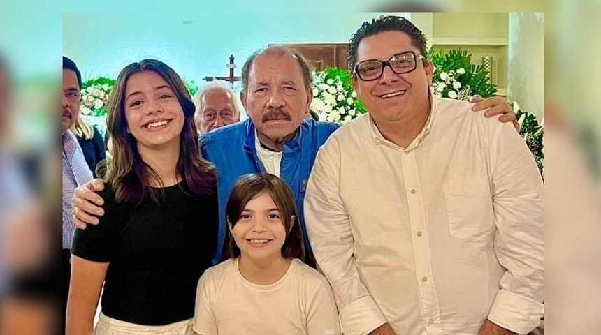 Reaparece Daniel Ortega en una vela tras 46 días de ostracismo