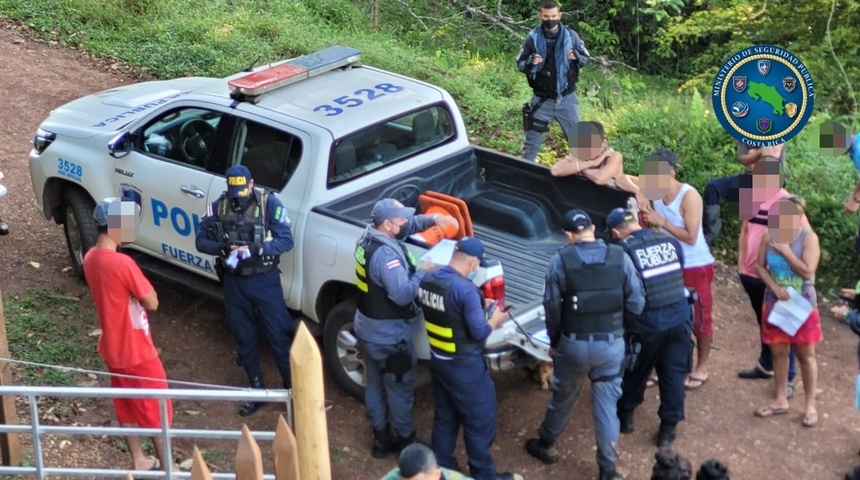 Detienen a 15 nicaragüenses por minería ilegal en crucitas Costa Rica