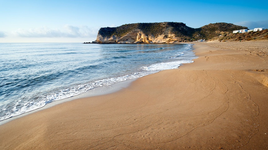 ¿De dónde sale toda la arena de las playas y desiertos?