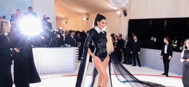 modelo kendall jenner alfombra roja gala met