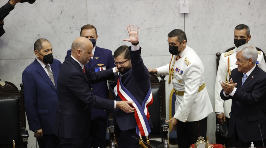 Gabriel Boric asume como el presidente más joven de la historia de Chile