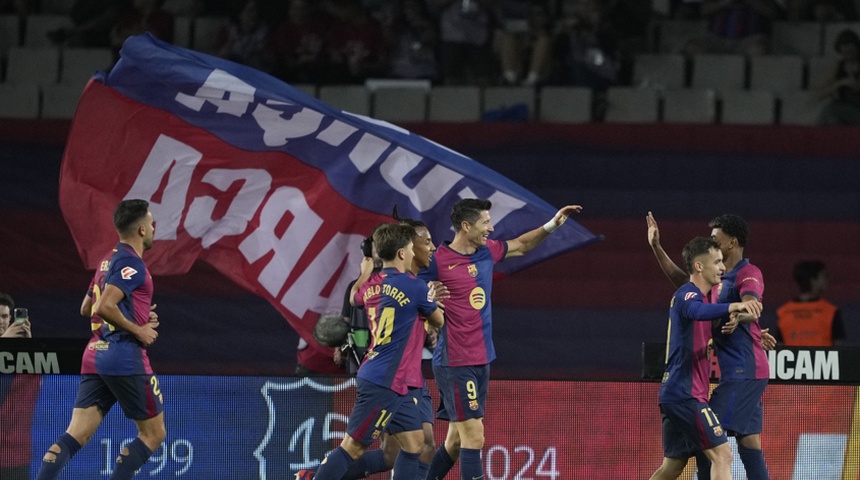 1-0. Lewandowski tumba el muro azulón y liga el pleno al siete para el Barça