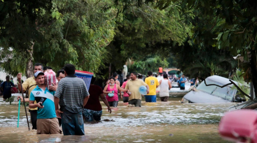 Iota se convierte en huracán, amenaza a Honduras y Nicaragua