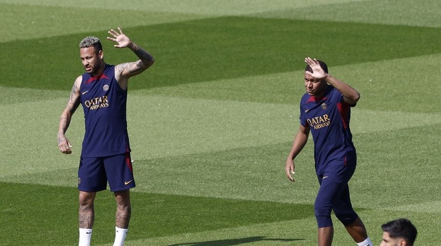 Mbappé se entrena sonriente junto a Neymar en la víspera de primer choque de pretemporada