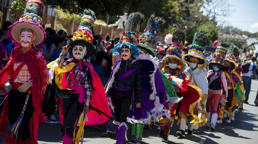 Nicaragüenses se desbordan por el "Toro Huaco", una antigua danza rebelde