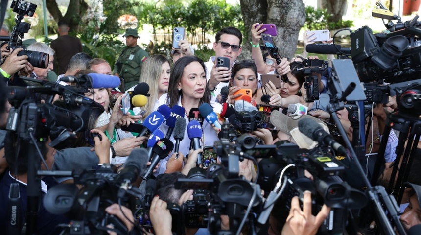 Machado pide a los testigos de mesa que aseguren el acta de votación de los comicios