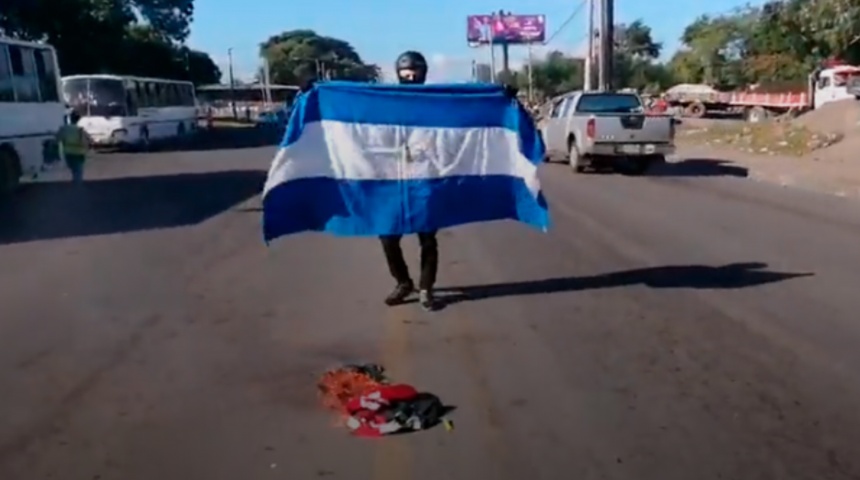 Sergio Beteta protestó con bandera nacional y lo acusan por tráfico droga