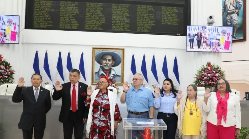 Asamblea Nacional reelige junta directiva y a Gustavo Porras como presidente