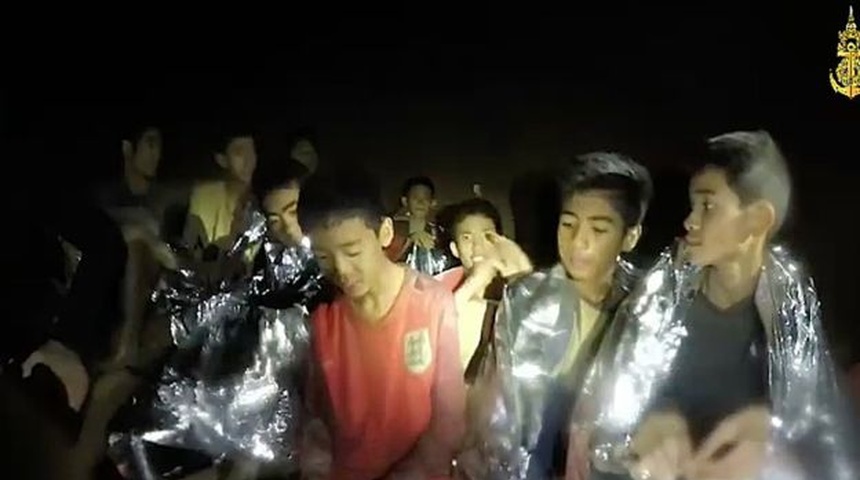 Niños atrapados en Tailandia: 8 menores rescatados de la cueva