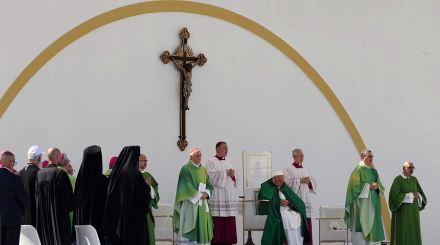 El papa critica el uso de la fe "para aprovecharse de la gente"