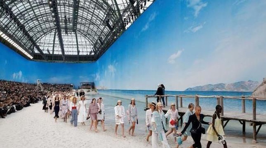 Chanel recrea la vida en la playa en su desfile de la Semana de la Moda de París