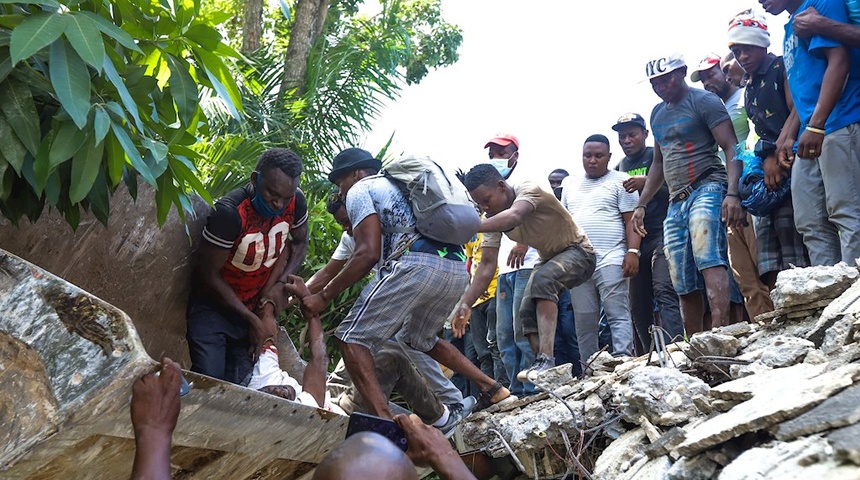 Aumenta a 724 el número de muertos en Haití a causa del terremoto