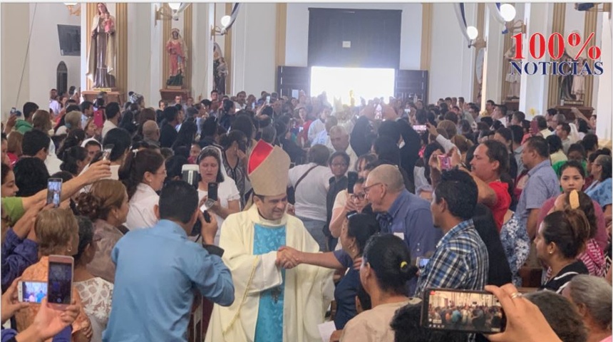 Monseñor Rolando Álvarez festeja junto a feligreses sus 25 años de servicio