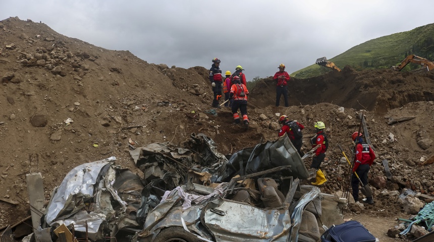 Asciende a 43 la cifra de muertos por el gran alud ocurrido en Ecuador