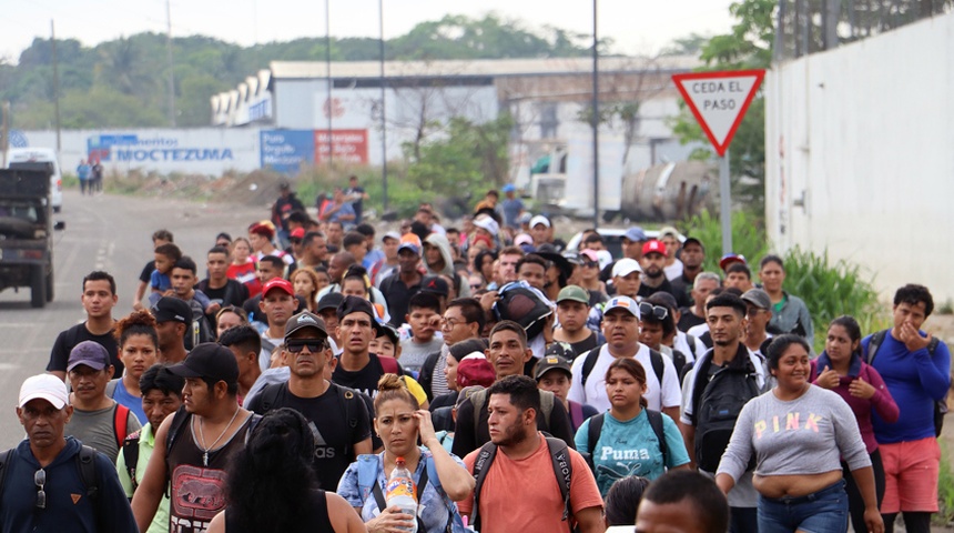 Una nueva caravana con cientos de migrantes parte de la frontera sur de México