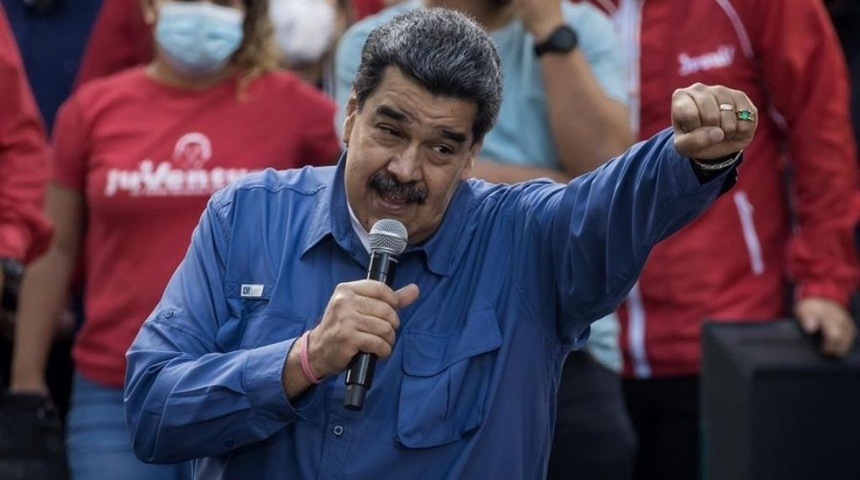 Maduro condecora a los embajadores salientes de Nicaragua y Sudáfrica en Venezuela