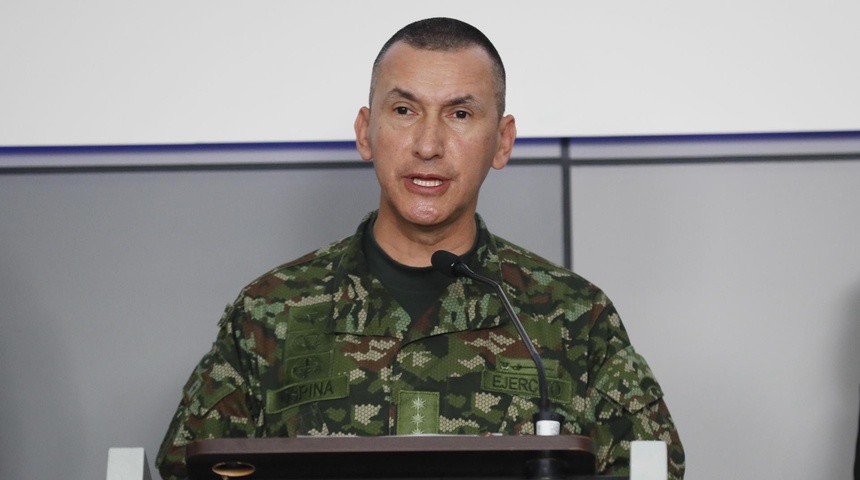 Investigan al comandante del Ejército colombiano por ordenar interceptaciones ilegales