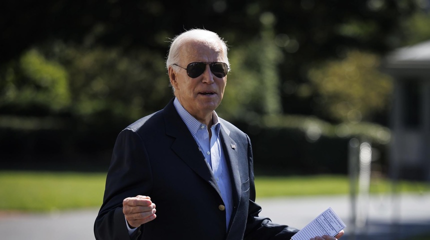 Biden llega a Florida para evaluar los daños de Idalia, al parecer con ausencia de DeSantis