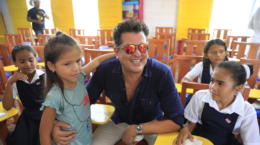 Carlos Vives retribuye a los "pueblos anfibios" que inspiraron su música