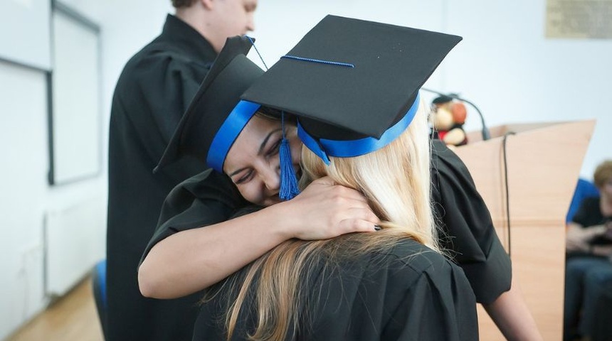 Abren segunda convocatoria de becas universitarias para jóvenes nicaragüenses en el exilio