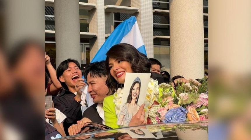 Bandera de Nicaragua se alza en Laos en bienvenida a Sheynnis Palacios